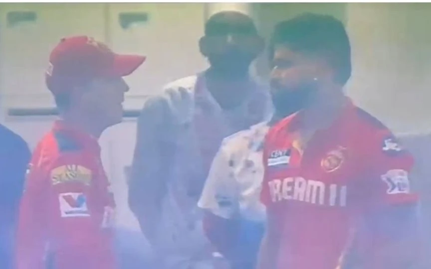 IPL 2025: RCB के ख़िलाफ़ क्वालीफायर 1 में PBKS की बल्लेबाज़ी से नाख़ुश कोच पोंटिंग; कप्तान अय्यर के साथ गहन चर्चा में दिखें